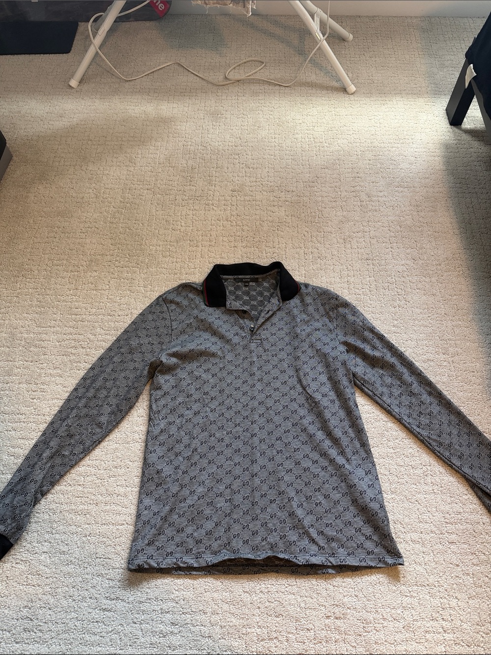 Gucci Men's V-Neck Long Sleeve Sweater in Charcoal Gray with Black Collar